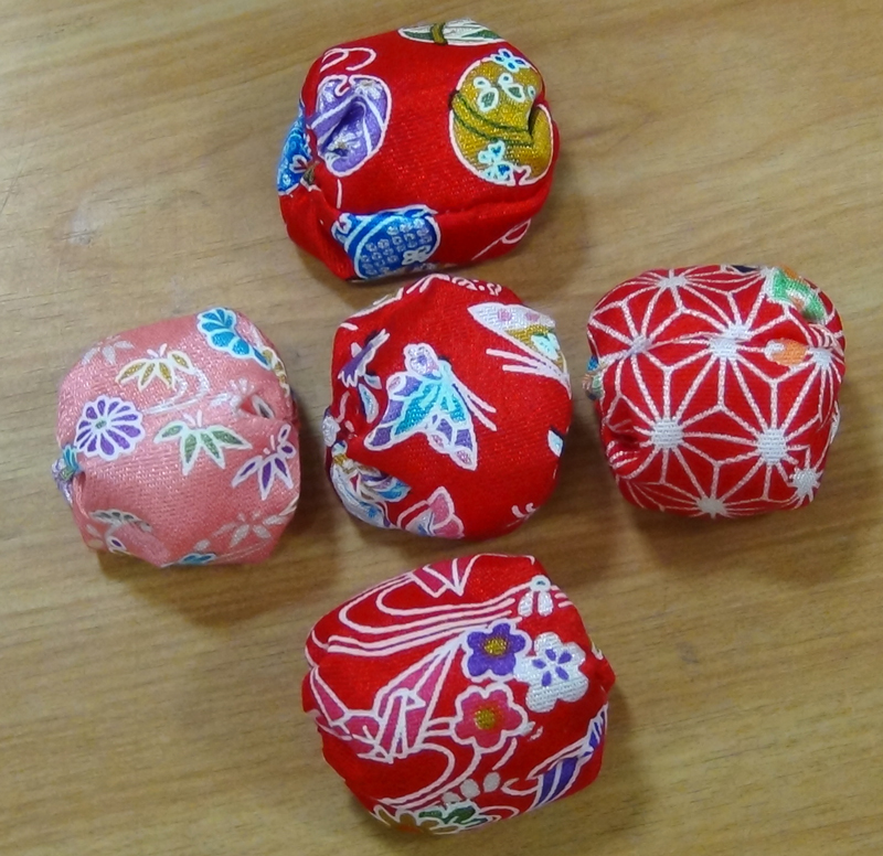 https://matsushita-bungu.co.jp/kyouzai/blog/udata/Otedama-1.jpg