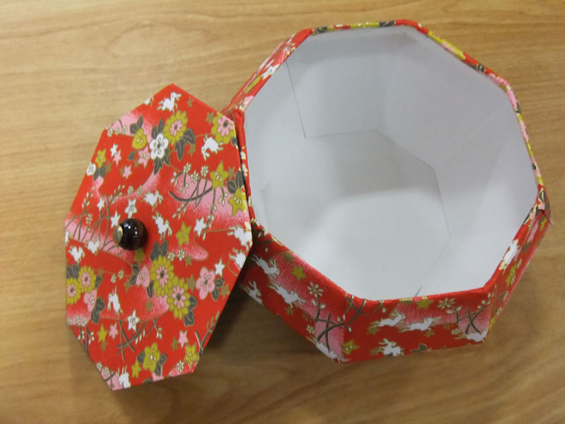 https://matsushita-bungu.co.jp/kyouzai/blog/udata/okashiire2.jpg